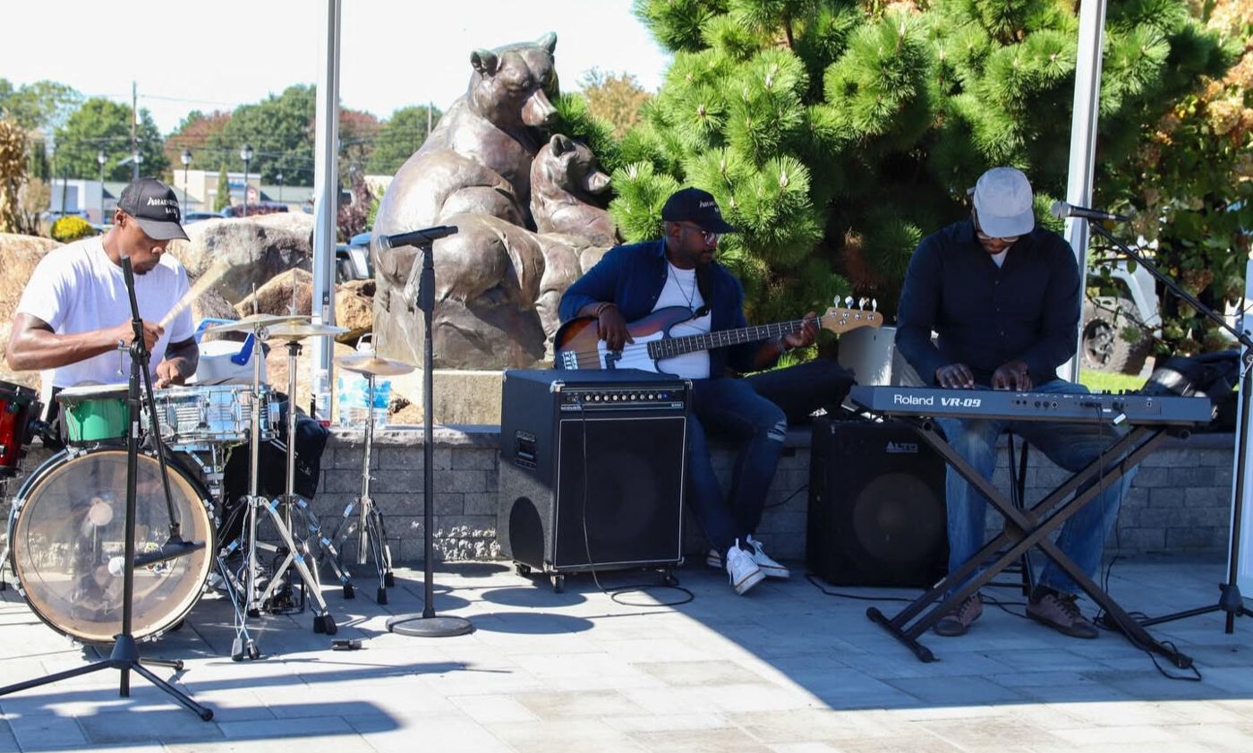 The band playing outdoors at The Promenade